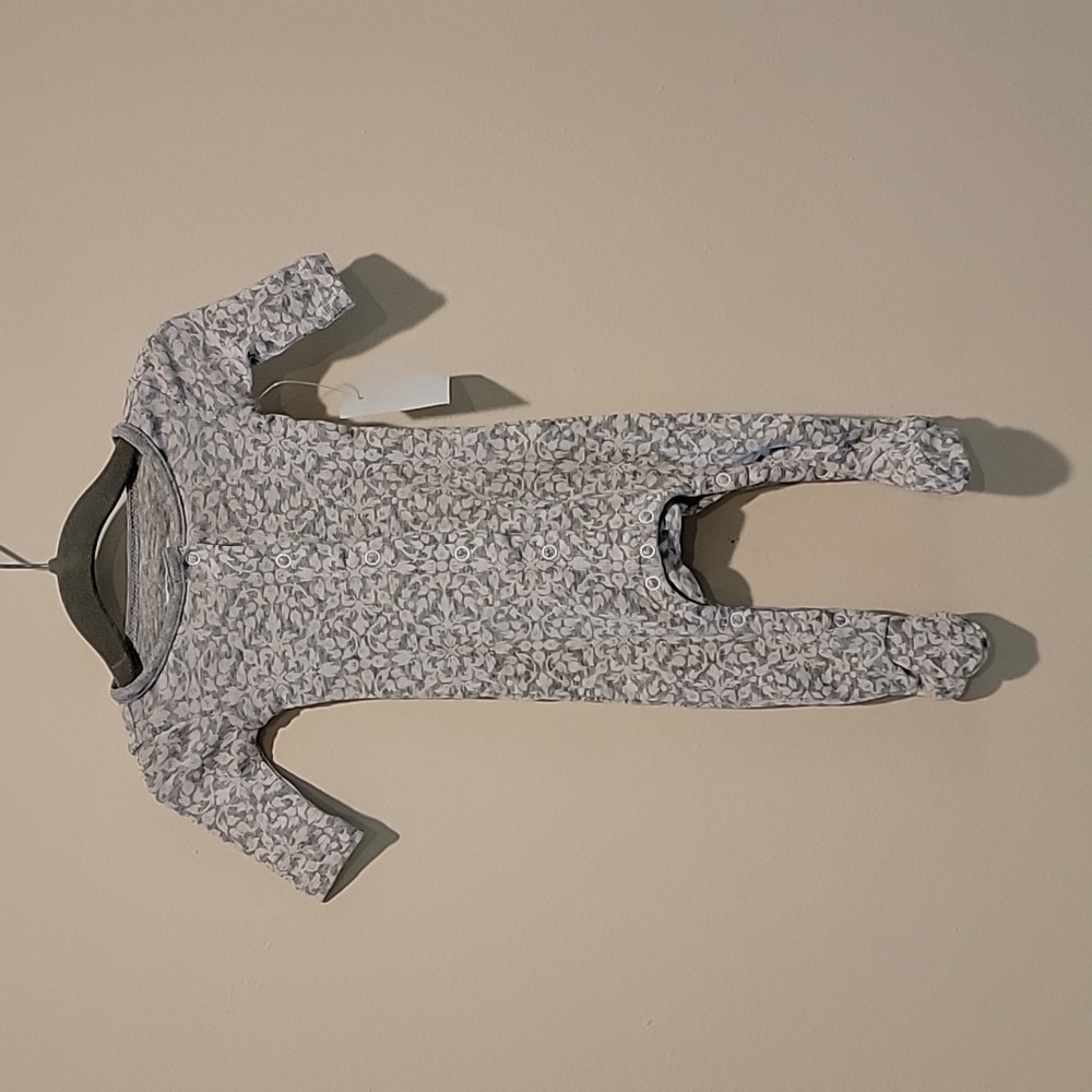 J crew baby cozy pajamas footie pjs grey and white so soft floral crewcuts nwt
